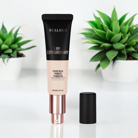 RealHer Other - REALHER I Am Extraordinary Foundation - Light